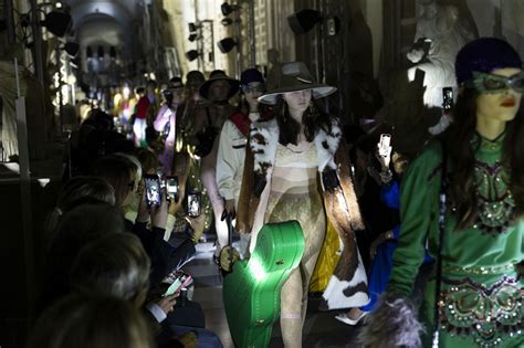 sfilata gucci capitolini|La sfilata di Gucci ai Musei Capitolini di Roma .